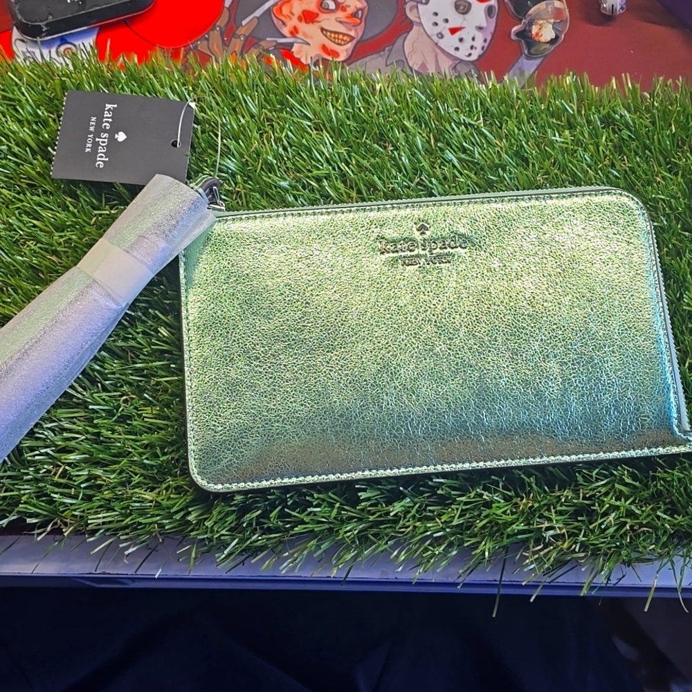 Kate Spade Small Zip Wristlet in Metallic Green NWT